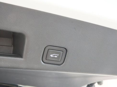 Used 2025 Chevrolet Traverse LT w/ Midnight/Sport Edition FWD image 28