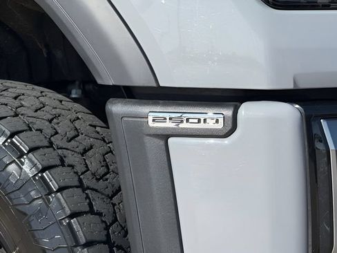 Used 2025 GMC Sierra 2500 AT4 w/ AT4 Premium Plus Package AWD/4WD image 10