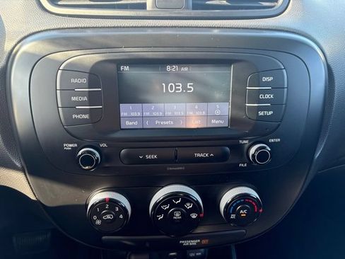 Used 2019 Kia Soul FWD image 30