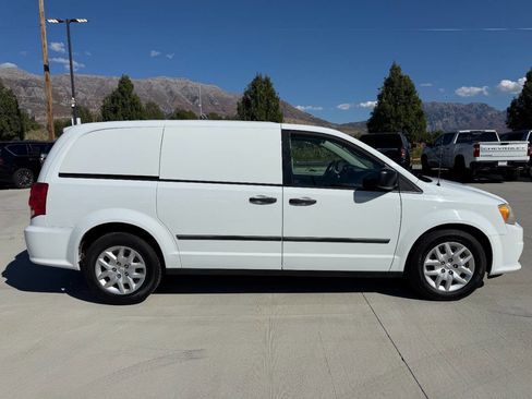 Used 2014 RAM C/V Tradesman image 2