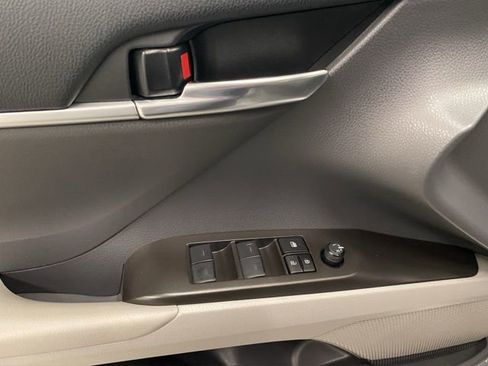 Used 2023 Toyota Camry SE image 19