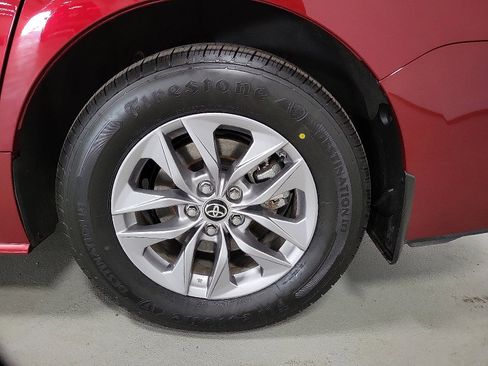 Certified 2024 Toyota Sienna XLE image 8