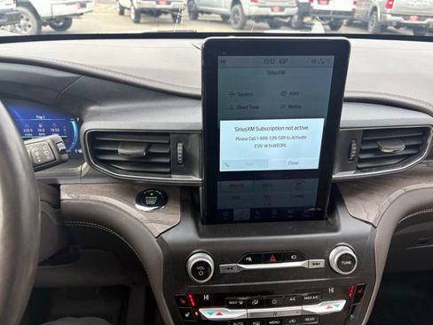 Used 2020 Ford Explorer Platinum w/ Premium Technology Package image 21