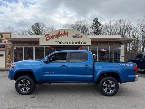 Used 2017 Toyota Tacoma TRD Sport w/ Premium & Technology Package image 1