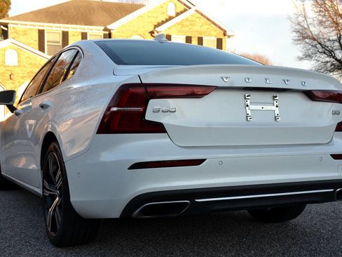 Used 2022 Volvo S60 B5 Inscription image 8