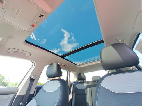 Certified 2023 Volkswagen Taos SEL AWD/4WD image 29