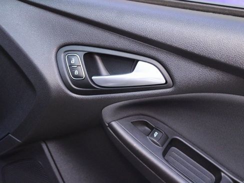 Used 2018 Ford Focus SE image 9