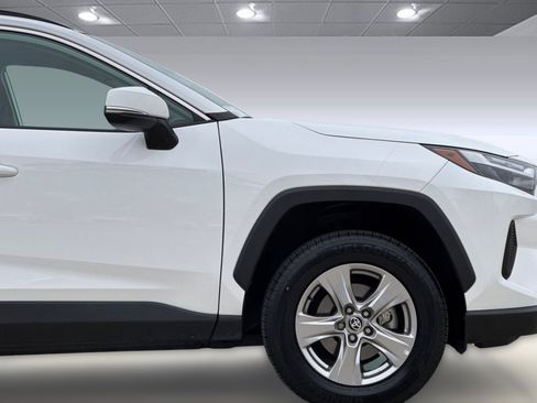 Used 2022 Toyota RAV4 XLE AWD/4WD image 34
