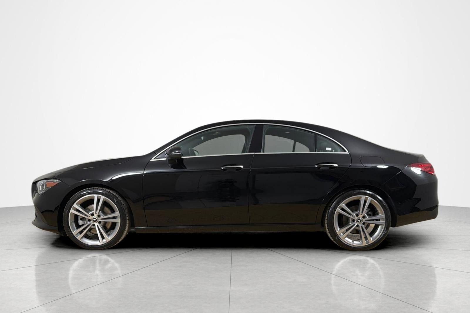 Used 2022 Mercedes-Benz CLA 250 image 2