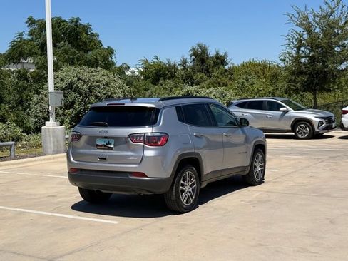 Used 2018 Jeep Compass Latitude w/ Popular Equipment Group FWD image 3