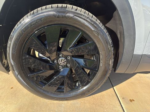 New 2026 Volkswagen Atlas SE image 17