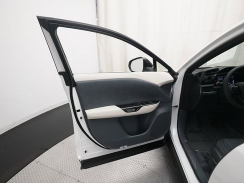 Used 2025 Lexus RZ 300e image 27