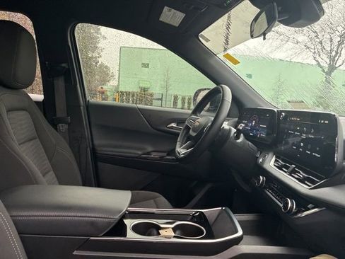 Used 2025 Chevrolet Equinox LT image 23