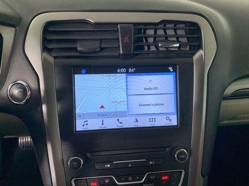 Used 2017 Ford Fusion SE w/ Fusion SE Technology Package image 24