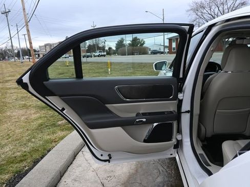 Used 2017 Lincoln Continental Reserve w/ Technology Package image 23