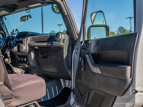 Used 2013 Jeep Wrangler Unlimited Sport w/ Connectivity Group image 12