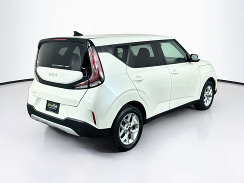Used 2025 Kia Soul LX w/ LX Technology Package FWD image 9
