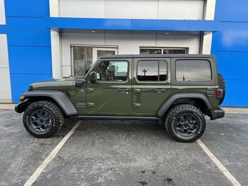 Used 2023 Jeep Wrangler Unlimited w/ Cold Weather Group image 11
