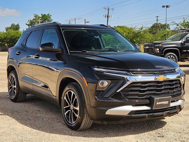 Used 2025 Chevrolet TrailBlazer LT FWD image 3