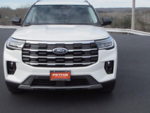 New 2026 Ford Explorer Active w/ Active Comfort Package image 2