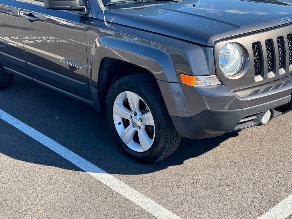 Used 2016 Jeep Patriot Latitude w/ Sun/Sound Group AWD/4WD image 10