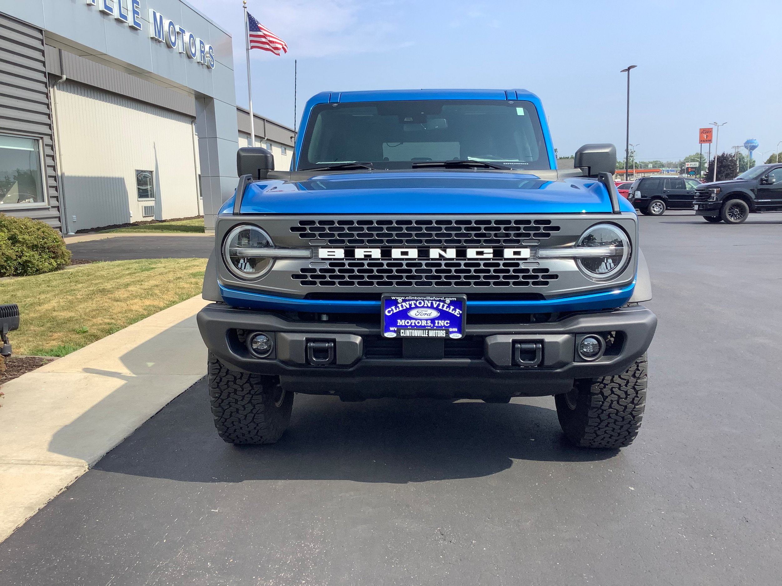 Used 2025 Ford Bronco Badlands AWD/4WD image 3