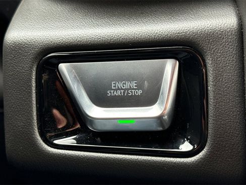 Used 2025 GMC Yukon Elevation image 32