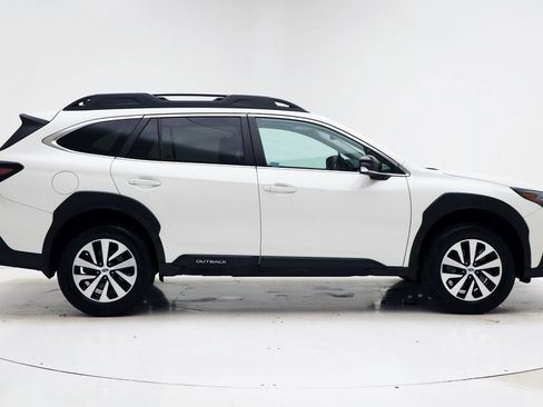 Used 2023 Subaru Outback Premium image 3