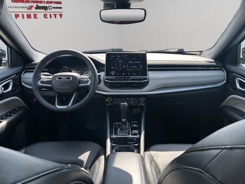 Used 2025 Jeep Compass Limited image 16