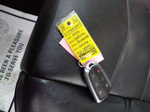 Used 2016 Cadillac Escalade Luxury image 45