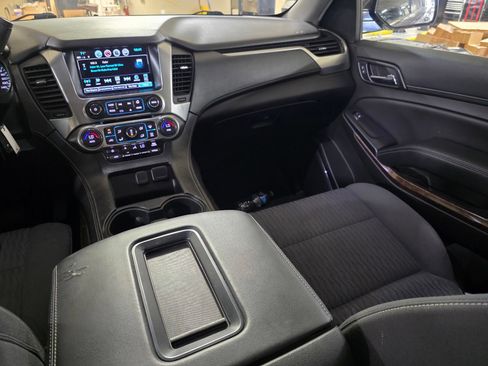 Used 2017 Chevrolet Suburban LS RWD image 11