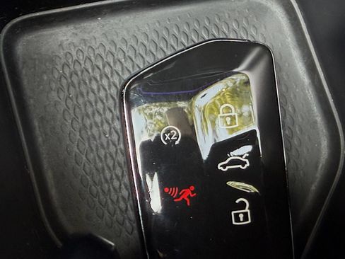 Used 2026 Volkswagen Tiguan SE FWD image 22