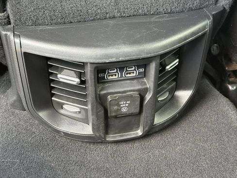 Used 2024 RAM 2500 Laramie AWD/4WD image 12