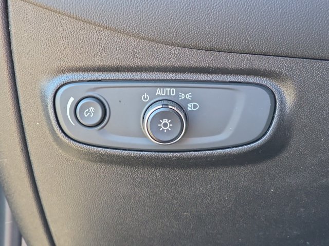 Used 2018 Chevrolet Equinox LT FWD image 20