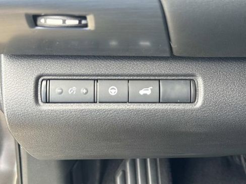 Used 2025 Nissan Pathfinder SL AWD/4WD image 28