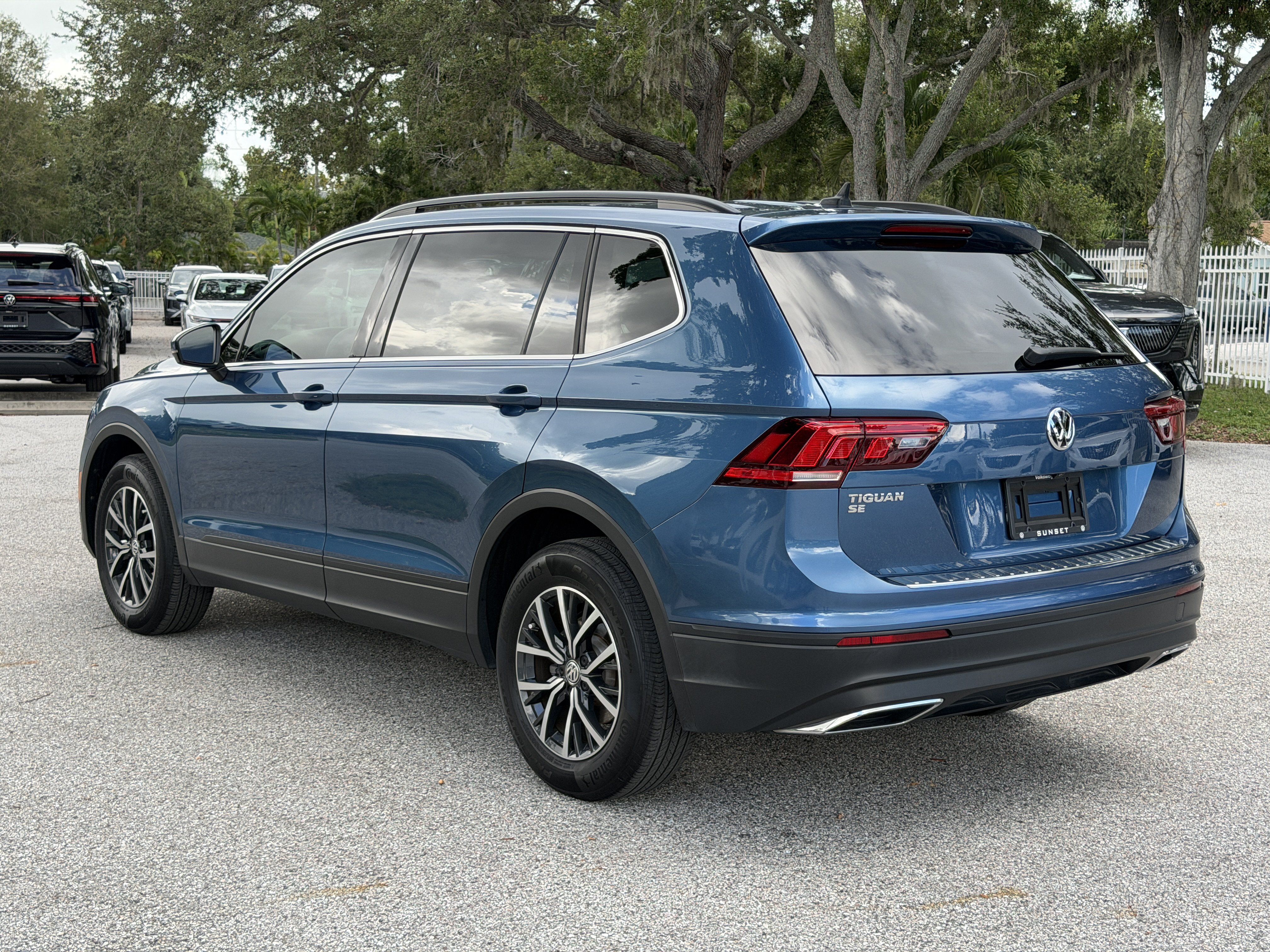 Used 2019 Volkswagen Tiguan SE w/ Panoramic Sunroof Package FWD image 5
