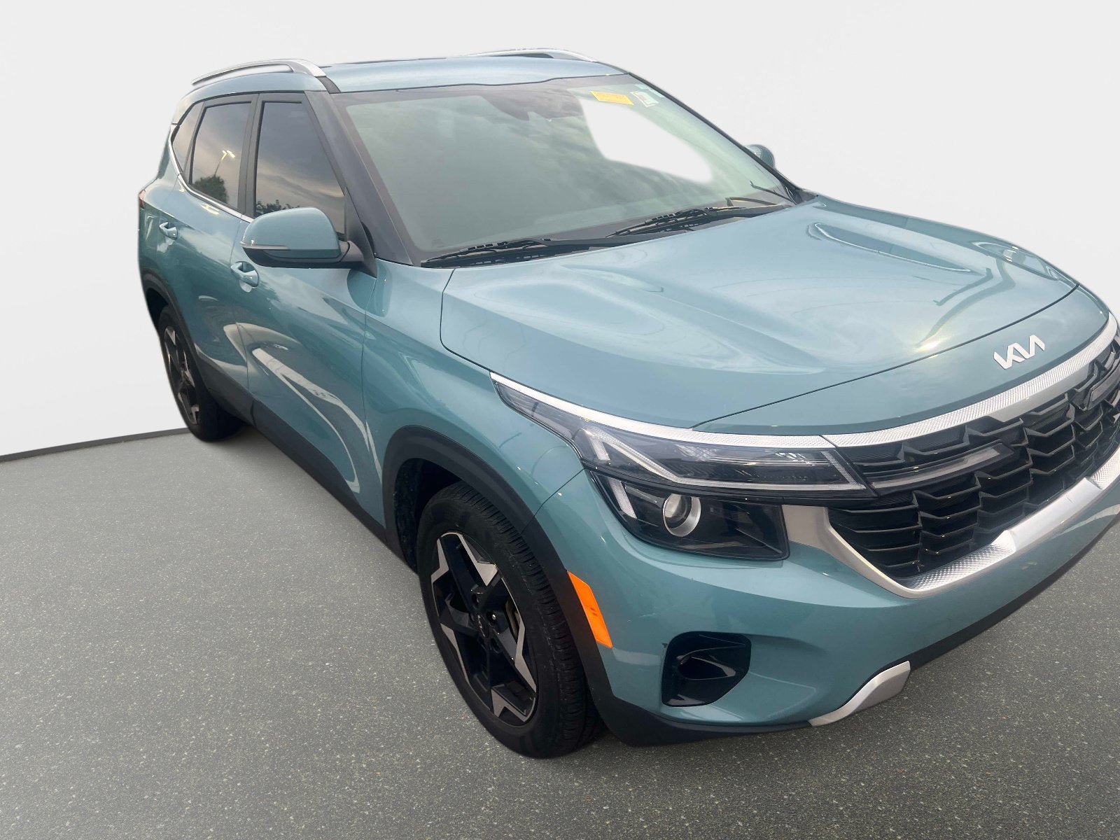 Certified 2024 Kia Seltos EX FWD image 5