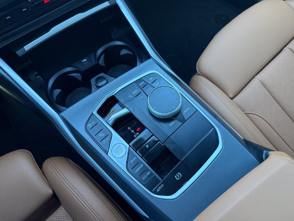 Used 2025 BMW 230i Coupe w/ Convenience Package RWD image 17