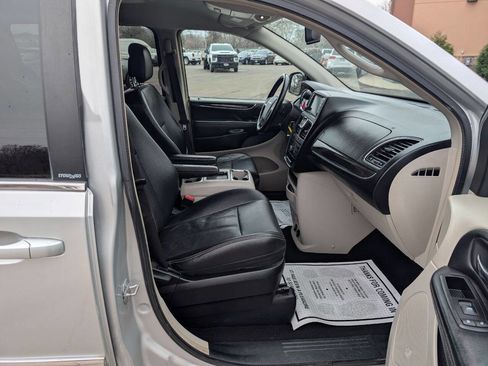 Used 2012 Chrysler Town & Country Touring w/ Entertainment Group #1 image 11