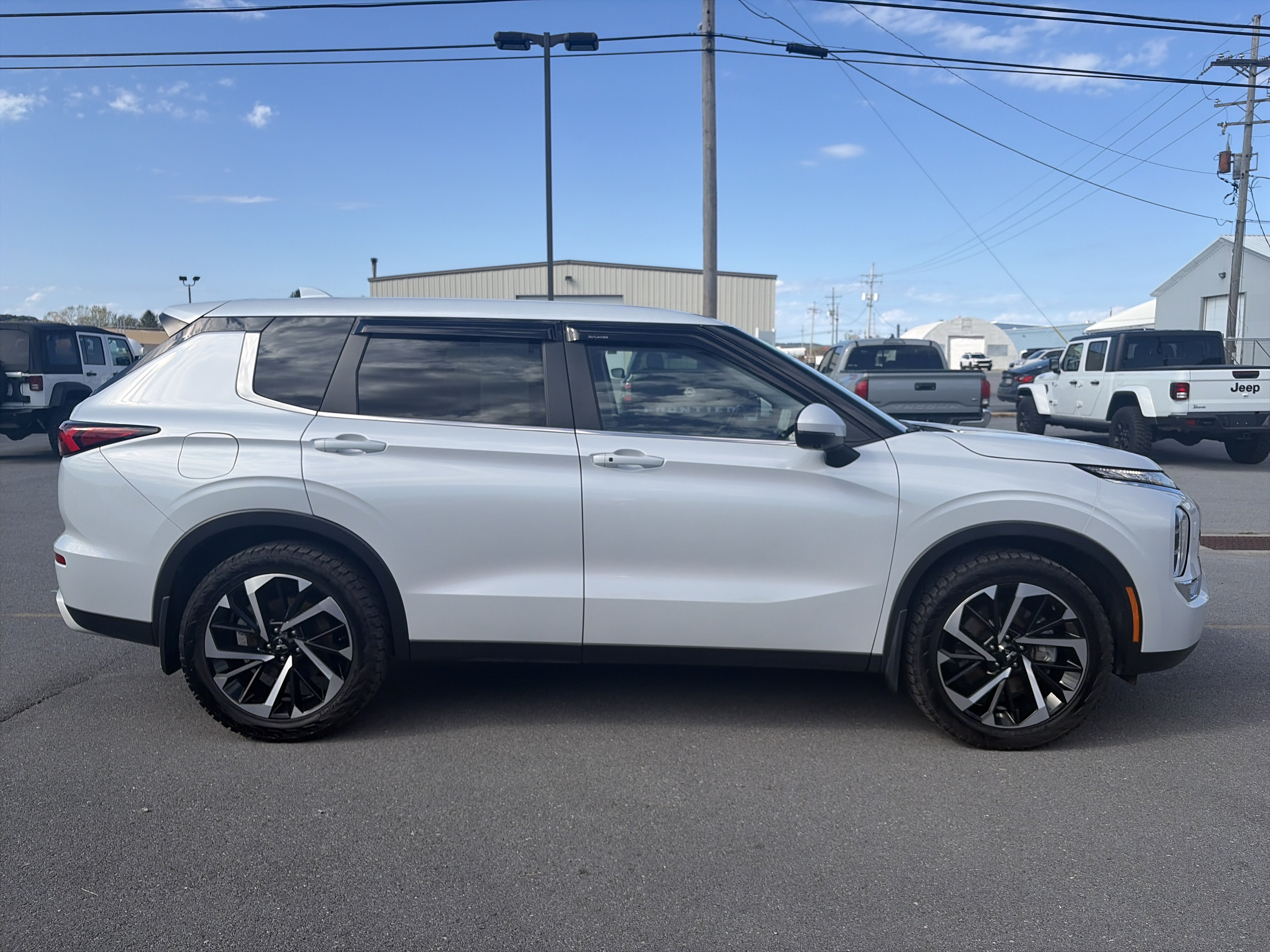 Used 2024 Mitsubishi Outlander SE AWD/4WD image 12