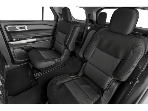 Used 2024 Ford Explorer XLT RWD image 9