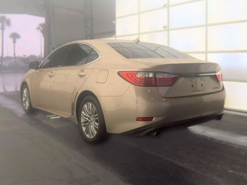 Used 2013 Lexus ES 350 w/ Luxury Pkg FWD image 6