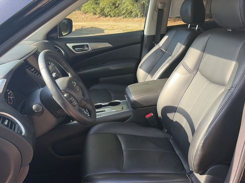 Used 2019 Nissan Pathfinder SL FWD image 10