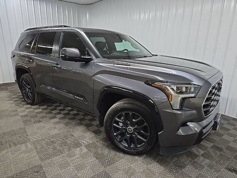 Used 2024 Toyota Sequoia Platinum AWD/4WD image 7