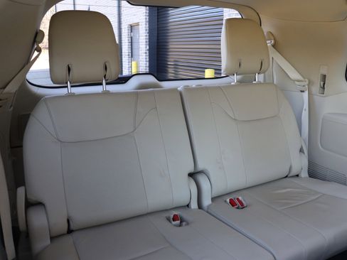 Used 2013 Lexus LX 570 4WD image 38