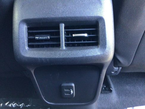 Used 2024 Chevrolet Equinox LT image 8