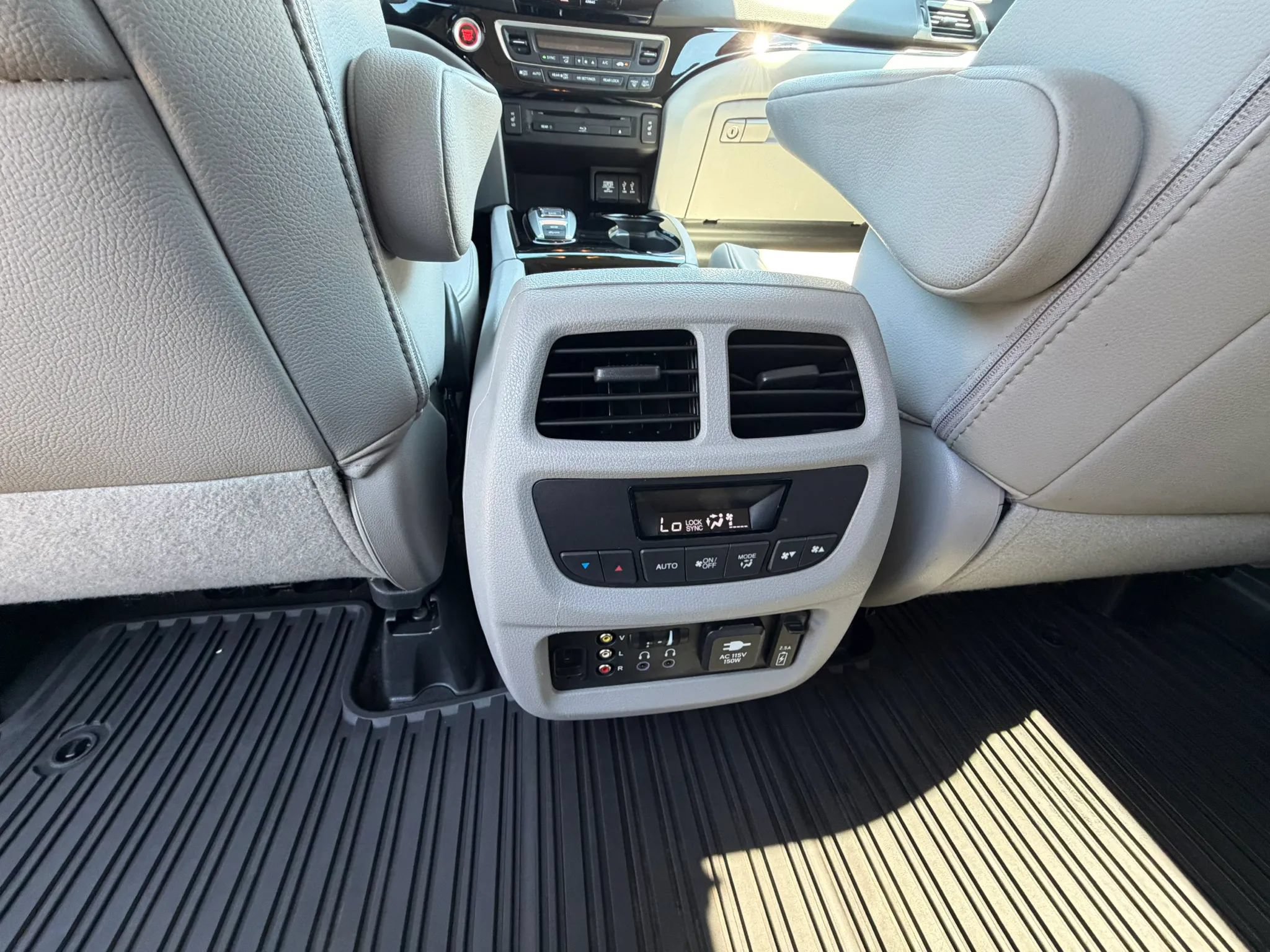 Used 2016 Honda Pilot Touring image 24