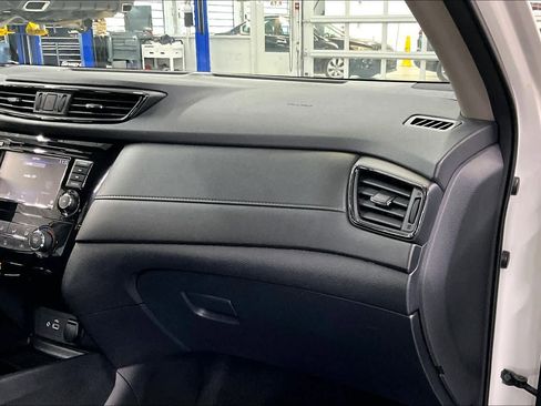 Used 2019 Nissan Rogue S image 52