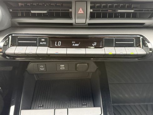 Certified 2024 Toyota Prius LE image 25