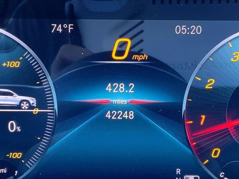 Used 2021 Mercedes-Benz GLB 250 4MATIC image 26